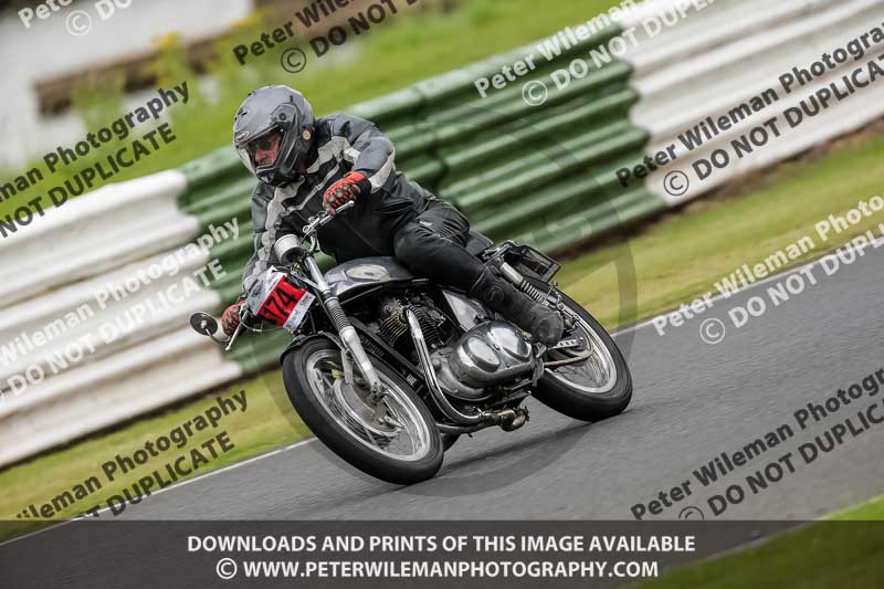 Vintage motorcycle club;eventdigitalimages;mallory park;mallory park trackday photographs;no limits trackdays;peter wileman photography;trackday digital images;trackday photos;vmcc festival 1000 bikes photographs